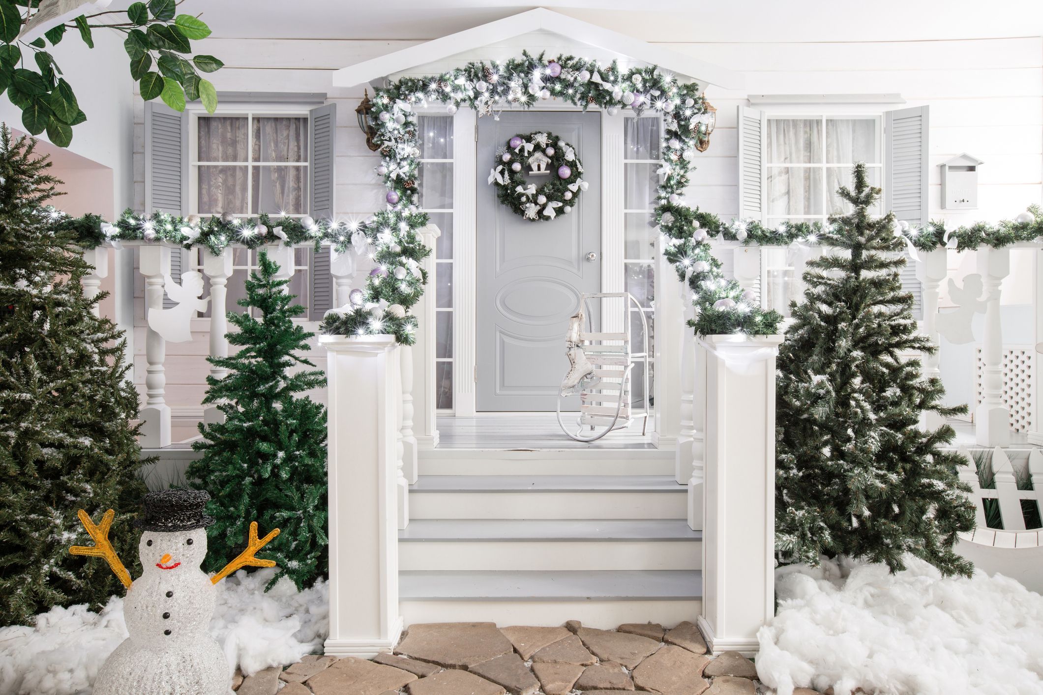 34 Pretty Christmas Door Decorations – Front Door_y