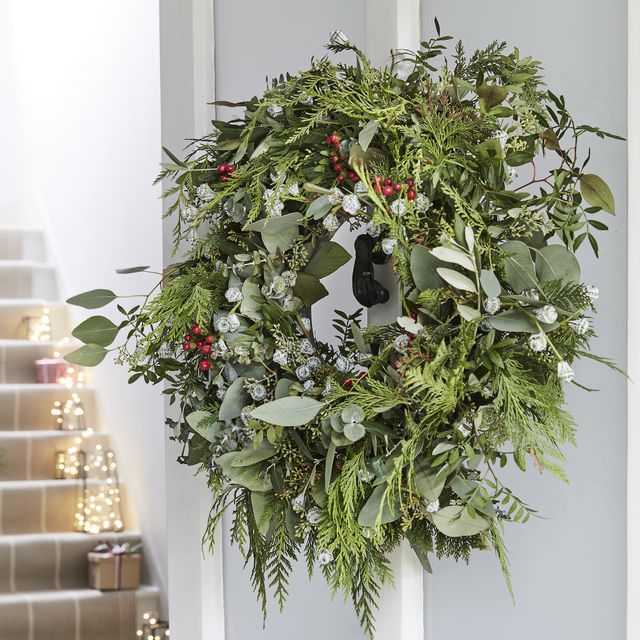 Christmas Foliage_ How To Keep Wreaths & Garlands_y