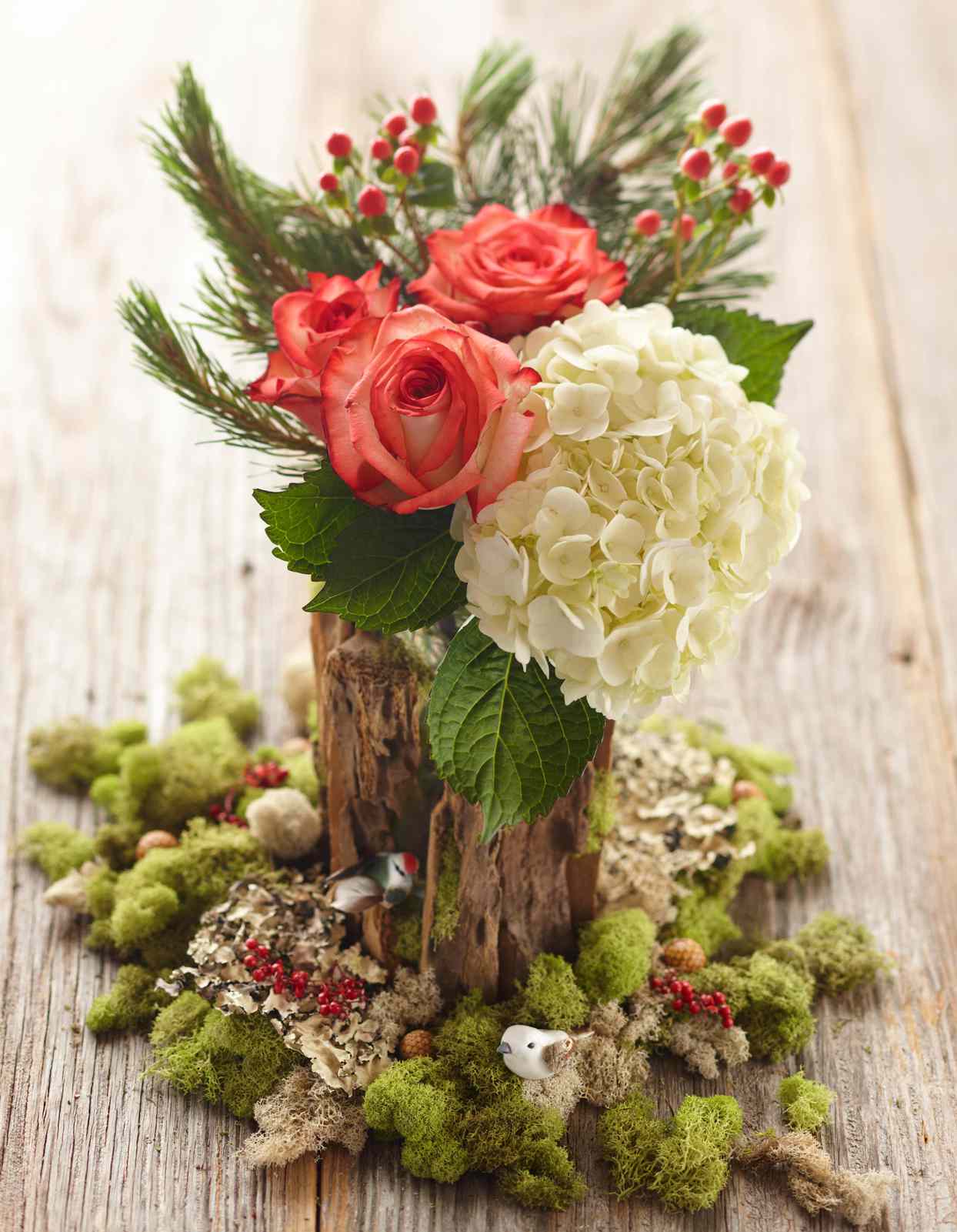 27 Ways to Use Flowers for Christmas Decorations_yy